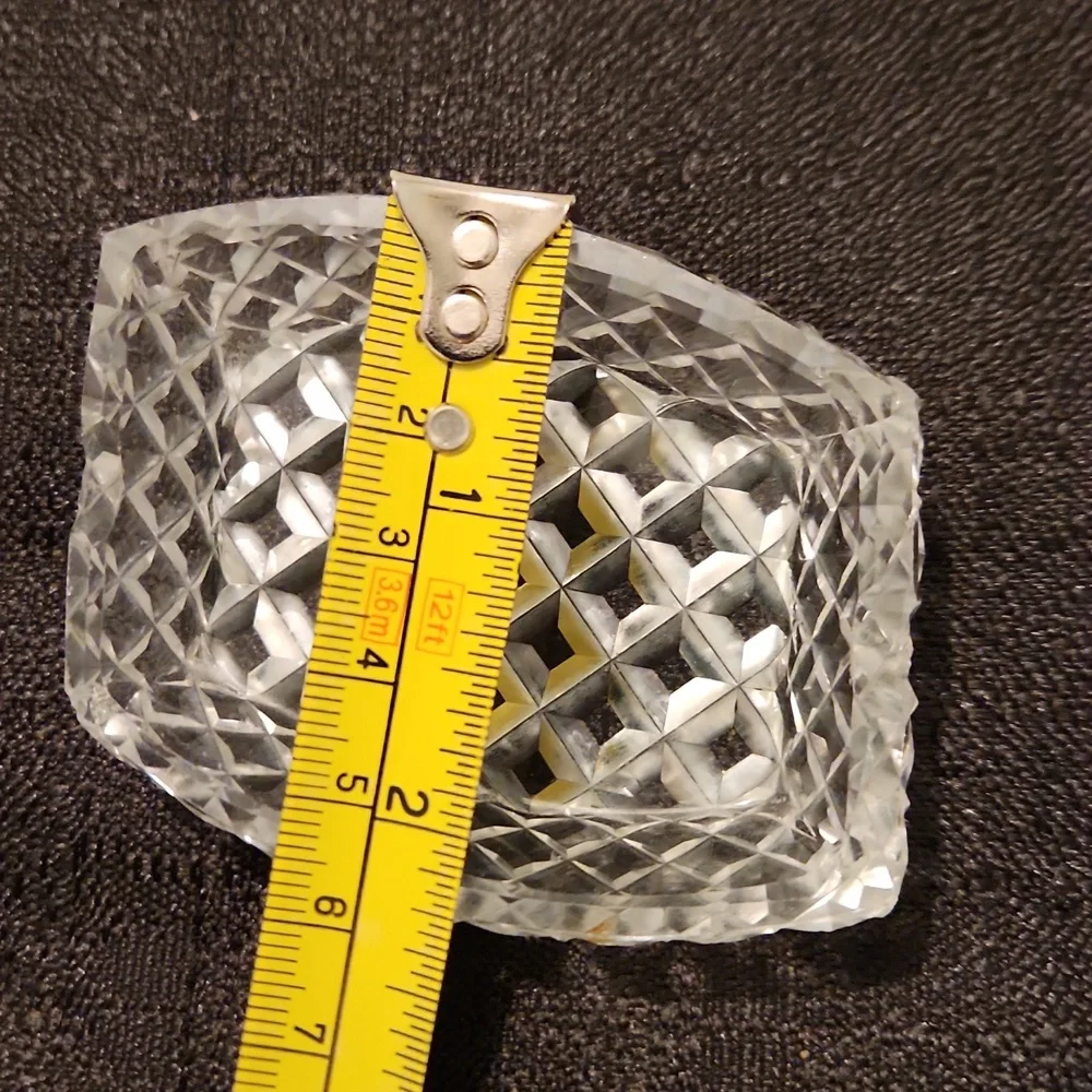 1960s CRYSTAL PERSONAL ASHTRAY AND CIGARETTE HOLDER.